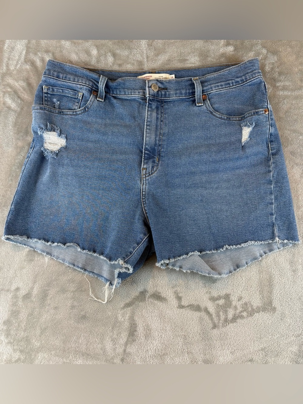 Levi’s Vintage Original High-Rise Distressed Denim Shorts Wmn’s 14